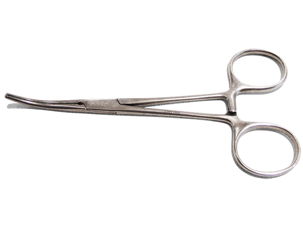 Pinza hemostática Kocher 14 cm c/diente curva Aesculap