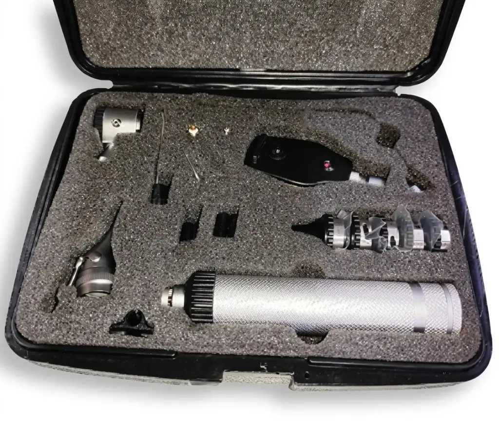 Set otoscopio/oftalmoscopio luz convencional